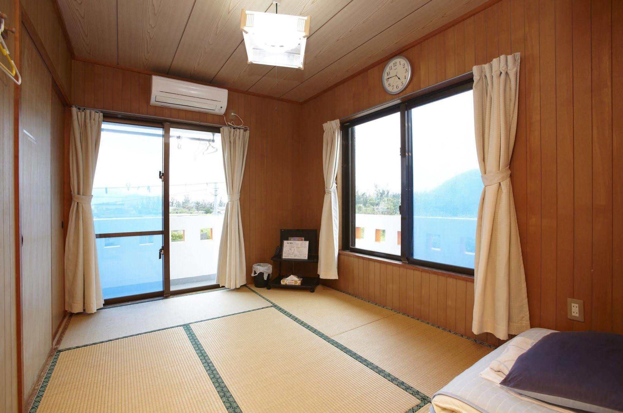 Minshuku Yadokari Hotel Zamami Exterior photo
